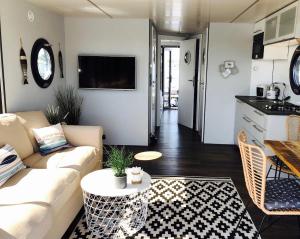 a living room with a couch and a table at Hausboot Hafenprinz Lübeck in Brodten