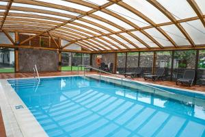 a large swimming pool with a wooden roof at Hotel Rural Casablanca in Los Realejos