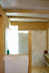 Koupelna v ubytování Pirámide Títi + 50 fotografií