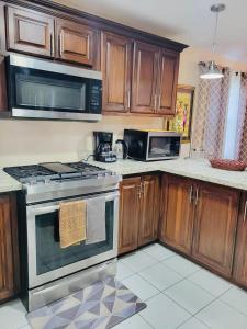 Kuchyň nebo kuchyňský kout v ubytování Jevico's Cozy Villa