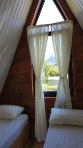 Giường trong phòng chung tại B&B Cottage in Mestia