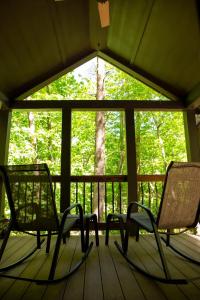 Μπαλκόνι ή βεράντα στο Riverfront Home - Kayak & Fishing - 6 mins Mentone