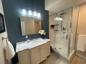 a bathroom with a sink and a shower at 2 Rivers Inn The Thousand Islands - LUXURY WATERFRONT WALKOUT in Gananoque +21 photos