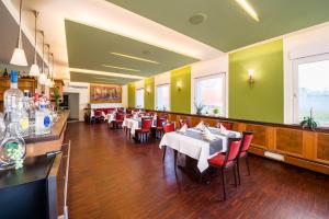 Restaurace v ubytování Hotel Restaurant Vater Rhein