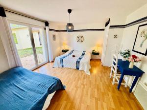 a bedroom with a bed and a desk and a window at Gîtes Montvaltin - Villa 15 personnes & jardin in Le Breuil