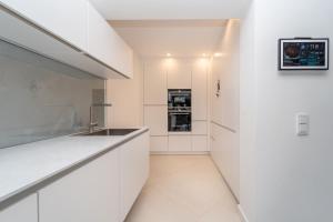 Afbeelding uit fotogalerij van Exklusive Walmdachvilla München-Grünwald in Grünwald