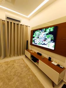 TV a/nebo společenská místnost v ubytování Apartamento Inteiro - Casa Nostra Guest House 2 - Nomad Ready