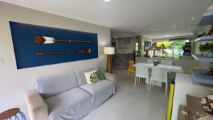 Χώρος καθιστικού στο TÉRREO, NASCENTE, VENTILADO COM VISTA DA LAGOA Guarajuba Paraíso das Águas Perto de tudo