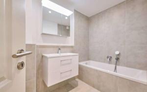 Ένα μπάνιο στο Luxus Apartment Makartstraße München