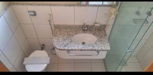 Et badeværelse på Golden Dolphin Grand Hotel