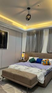 Ένα ή περισσότερα κρεβάτια σε δωμάτιο στο Sky homes ogbojo +24 φωτογραφίες