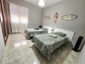 En eller flere senge i et værelse på Apartamentos Medano - Casa Playa