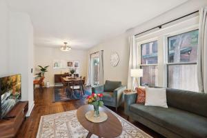 Posezení v ubytování Urban Oasis by 5 Mins to Eat St, Downtown, & Convention Center