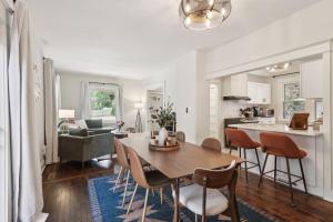 Kuchyň nebo kuchyňský kout v ubytování Urban Oasis by 5 Mins to Eat St, Downtown, & Convention Center