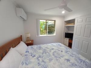Ένα ή περισσότερα κρεβάτια σε δωμάτιο στο 36 Cypress Avenue - Rainbow Beach - Aircon - Pets - Wifi