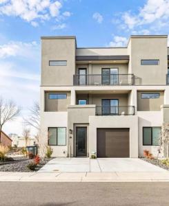 a rendering of a house with a driveway at Spacious 5BR Resort Waterpark Access Sleeps 16 in Saint George Municipal Airport