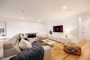 a living room with a couch and a table at Elizas Entertainer in Mount Eliza
