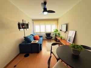 Una televisión o centro de entretenimiento en Ap Praça Central - Wi-fi, Piscina, Garagem 41 fotos más