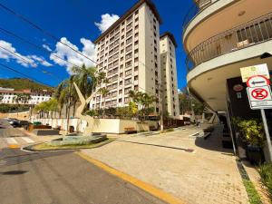 El barrio en el que está el departamento o un barrio cercano