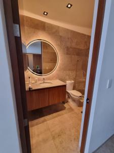 Ένα μπάνιο στο Loft, con alberca, gym y coworking en Temozon Norte +12 φωτογραφίες
