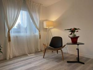 Afbeelding uit fotogalerij van Two Adjacent 4 Bedroom Townhouse Units in the Fallsview District Walk to the Falls in Niagara Falls +36 foto's