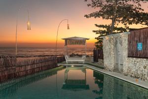 Východ nebo západ slunce při pohledu z vily nebo okolí + 91 fotografií