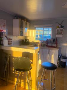 Una cocina o cocineta en Cabaña Likami