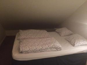 Кровать или кровати в номере Mandal Privat Romutleie
