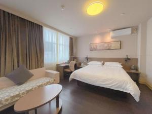 Katil atau katil-katil dalam bilik di Jinjiang Inn Select Shihezi East Ring Road +97 gambar