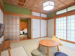 a room with a table and a room with a bedroom at Enza - Vacation STAY 69573v in Katori