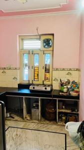 Nhà bếp/bếp nhỏ tại 2 bhk