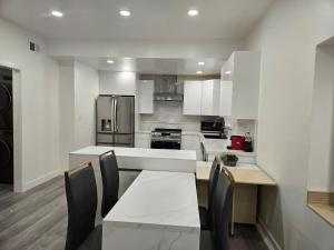 Foto dalla galleria di Soft elegance, modern guest house ad Alhambra