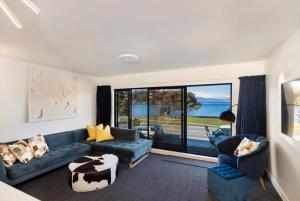 Istumisnurk majutusasutuses TAHUNA LAKEFRONT LUXURY, Central Location +50 fotot