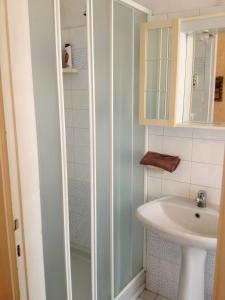 A bathroom at Juliet Room