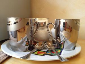 Coffee and tea making facilities at Juliet Room Még 10 kép