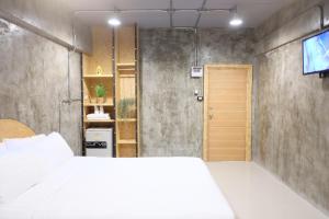 A room at Area 69 (Don Muang Airport)
