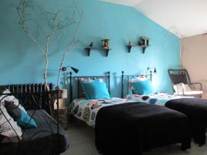 Ένα ή περισσότερα κρεβάτια σε δωμάτιο στο la grange aux hirondelles