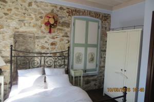 Una cama o camas en una habitación de Kokkymelon