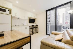 Kuchyň nebo kuchyňský kout v ubytování Modern Stay in the Heart of Melbourne
