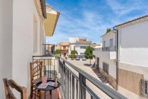 a balcony with a table and a view of a street at Casa Mercedes In Granada's Vega in Valderrubio