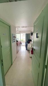 Imagen de la galería de Private room with bathroom, direct sea, heart of Nice, en Niza