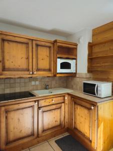 Dapur atau dapur kecil di Appartement 4-6 personnes centre Les Contamines Montjoie