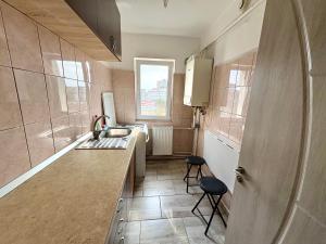 Η κουζίνα ή μικρή κουζίνα στο Apartament Târgoviște în regim hotelier cu 2 camere