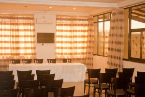 Khu vực hỗ trợ khách đi công tác/phòng hội thảo tại Consir Executive Lodge