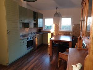 Dapur atau dapur kecil di City Farmer Amsterdam Guesthouse, Bed, Bike and Breakfast