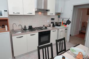 Dapur atau dapur kecil di Fortezza Residence +18 gambar