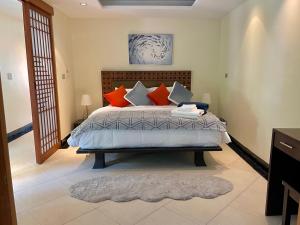 Giường trong phòng chung tại Kata Eden View - 1 BR Beachfront Luxury Apartment +34 ảnh