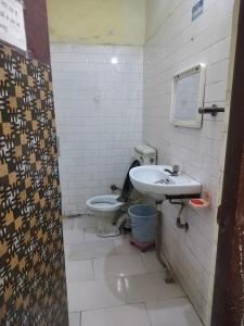 Koupelna v ubytování Raghunath bhawan + 7 fotografií