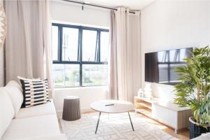 TV a/nebo společenská místnost v ubytování Paarl Superior Studio 230 With Onsite Parking