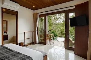 TV a/nebo společenská místnost v ubytování Yanyan Resort Ubud